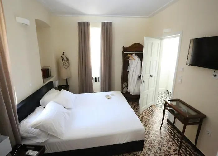 1901 Hermoupolis Bed and Breakfast