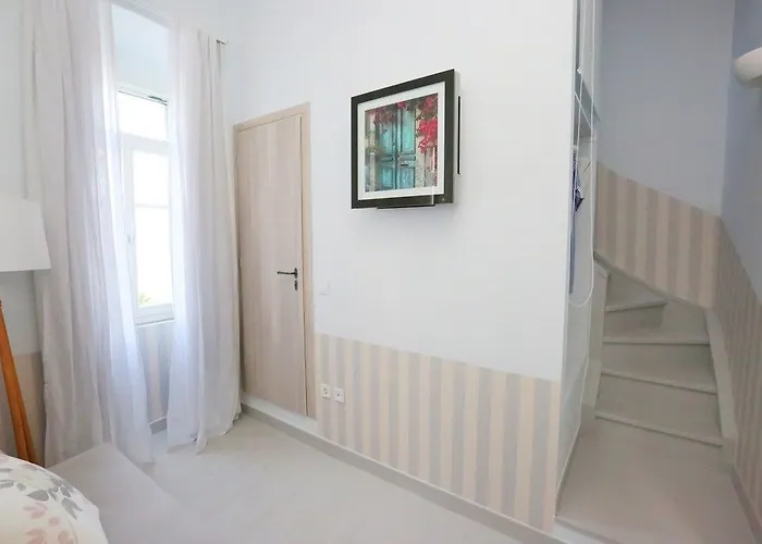 1901 Hermoupolis Bed and Breakfast