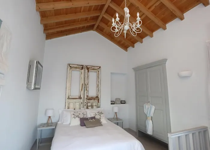 1901 Hermoupolis Bed and Breakfast